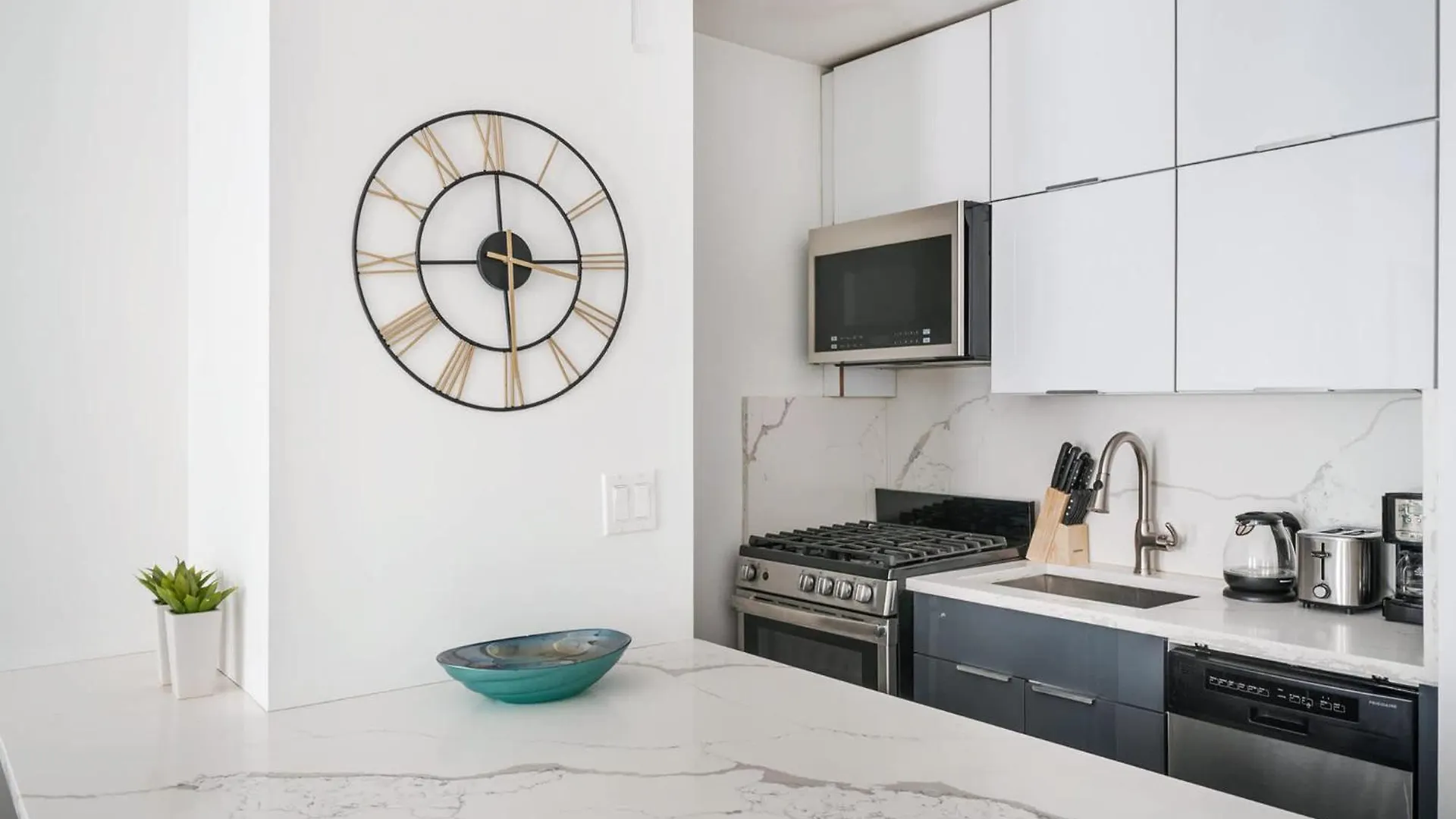 1597-10 New Studio Upper East Side W&D In Unit New York United States