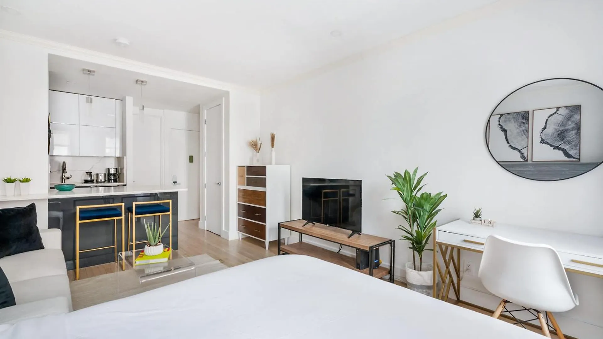 1597-10 New Studio Upper East Side W&D In Unit New York 0*,  United States