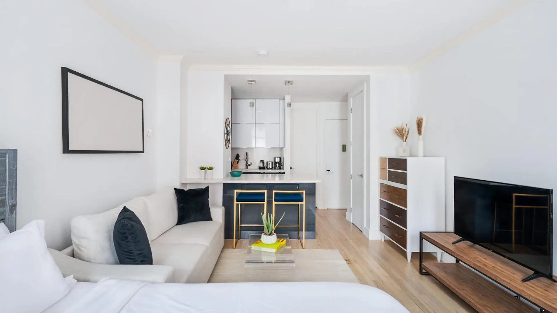 1597-10 New Studio Upper East Side W&D In Unit New York Apartment